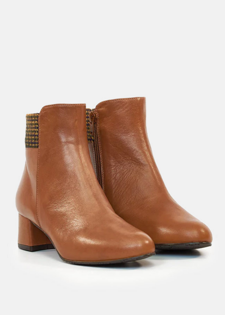 Brenda Zaro Stylish Brown Ankle Boots