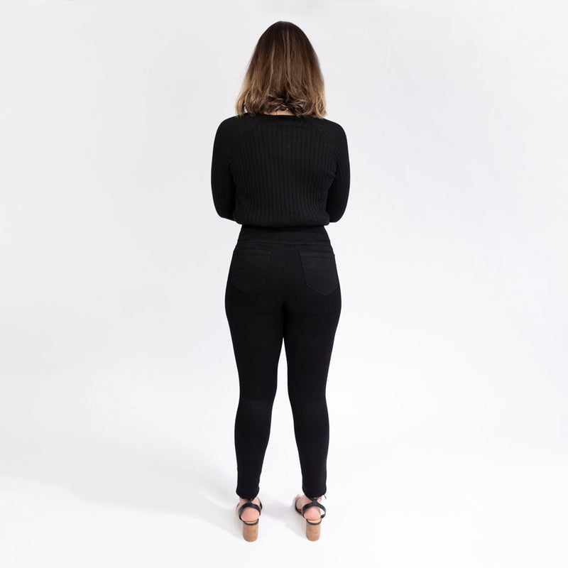 Maternity 32" Butter Skinny in Black