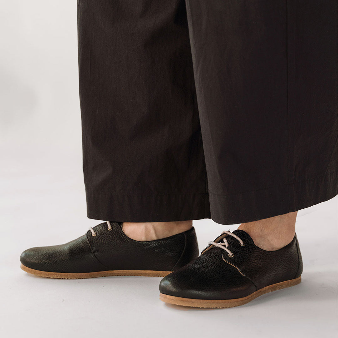 The Eyelet Oxford 2.0 Black Pebble