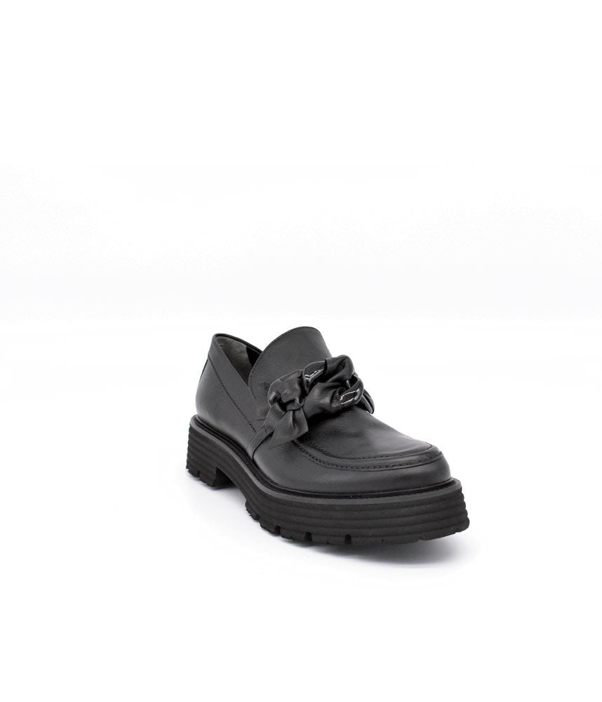 Kennel & Schmenger Gorgeous Black Leather Loafers