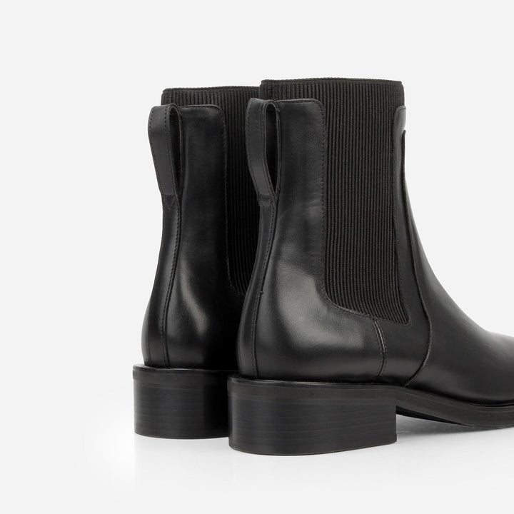 The Metro Chelsea Boot Black