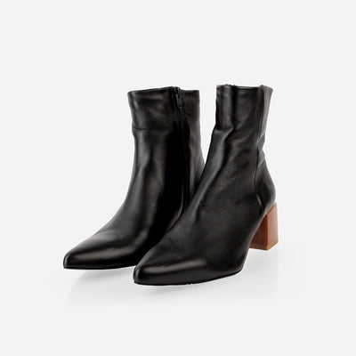 The On Point Boot Black