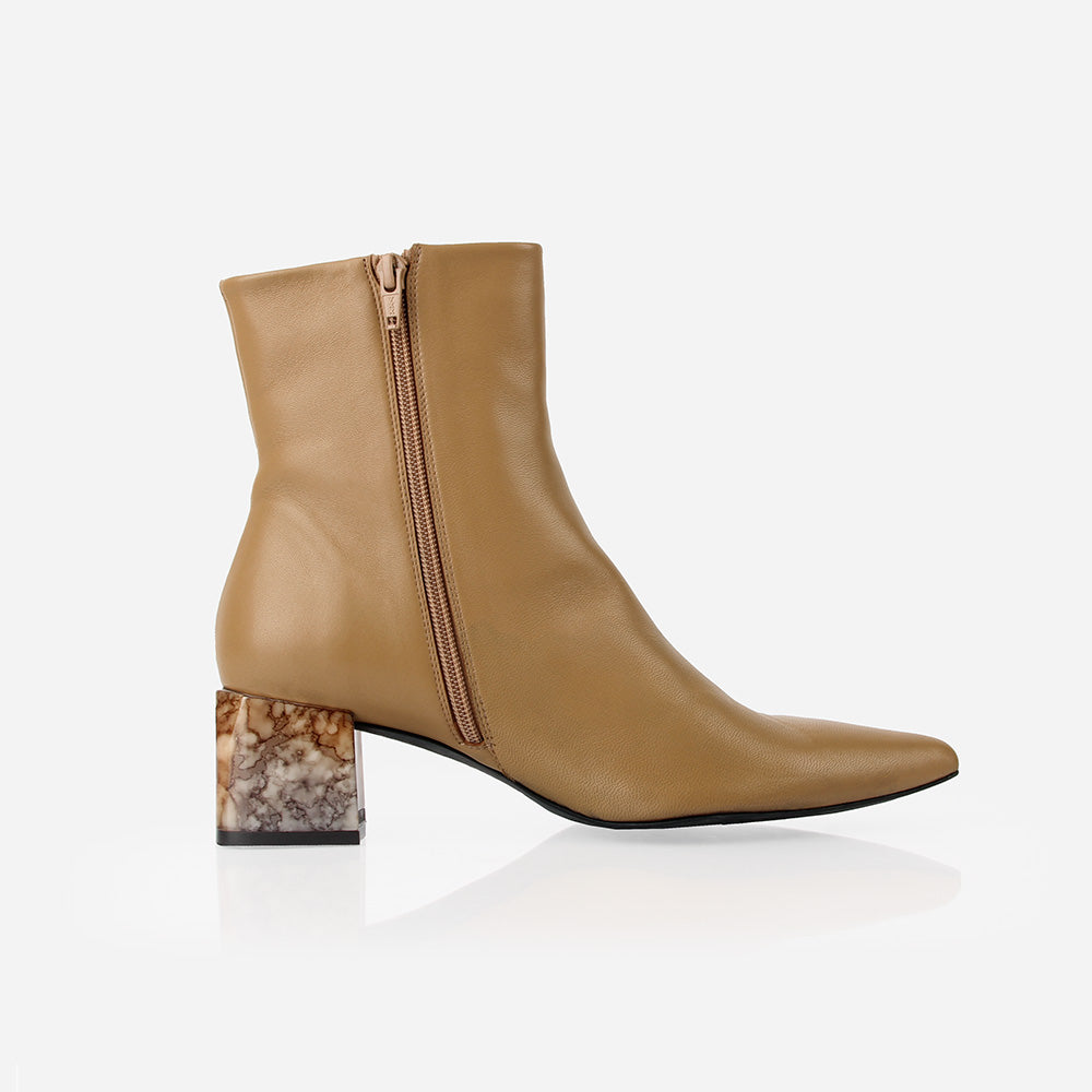 The On Point Boot Dune