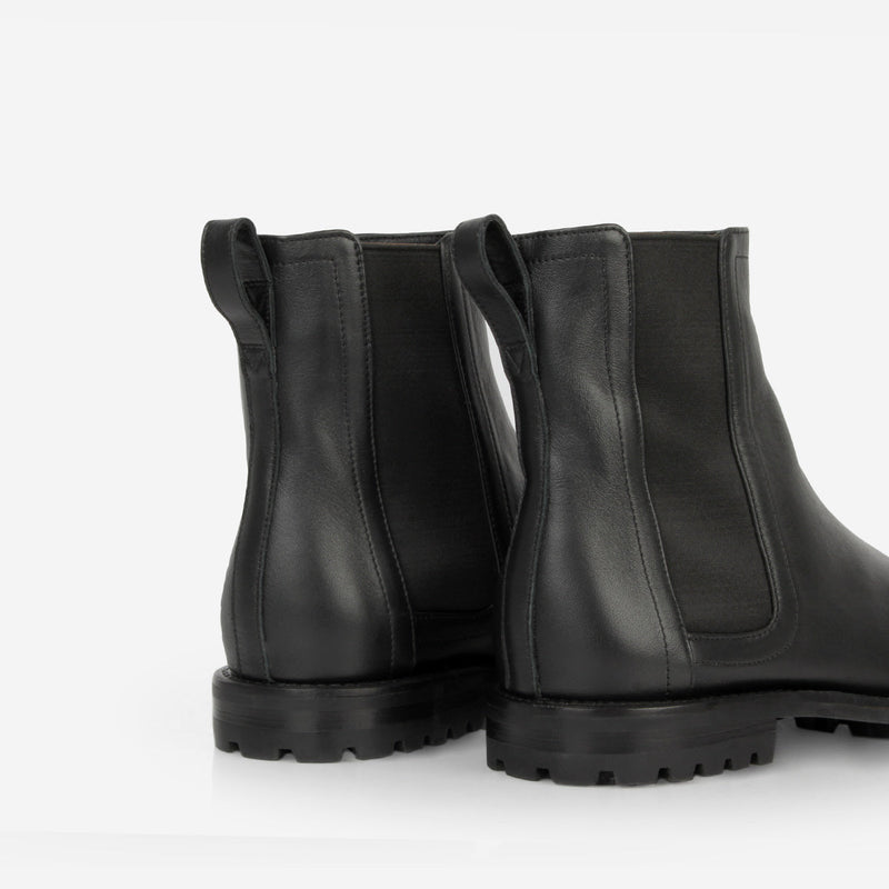 The On Tread Chelsea Boot Black Water Resistant