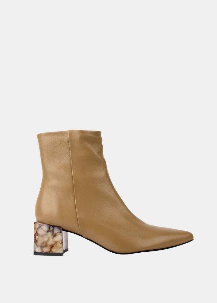 The On Point Boot Dune