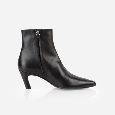 The Toujours Boot Black