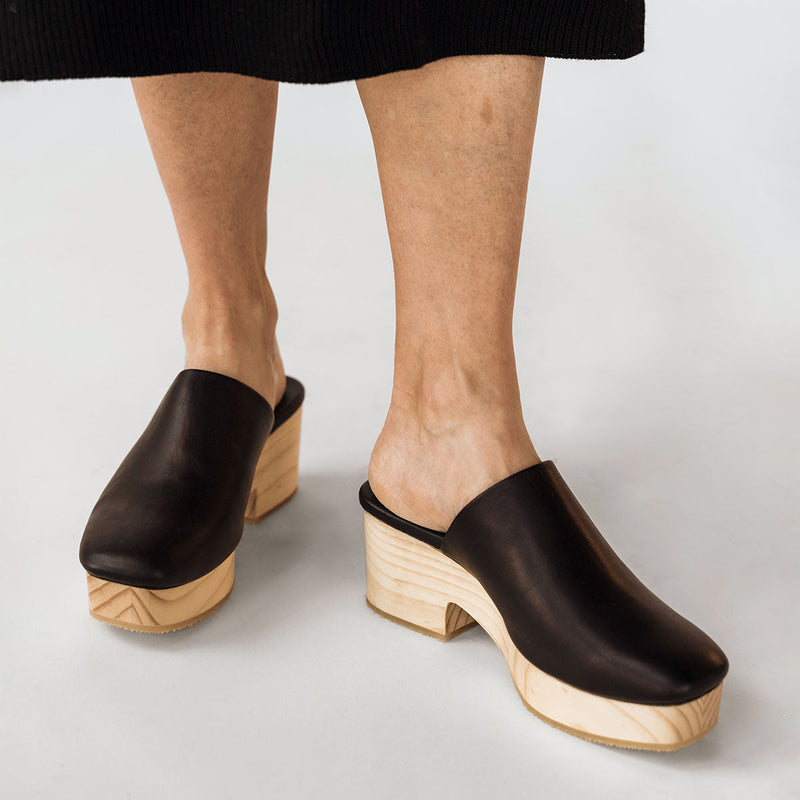 The West Coast Clog Black