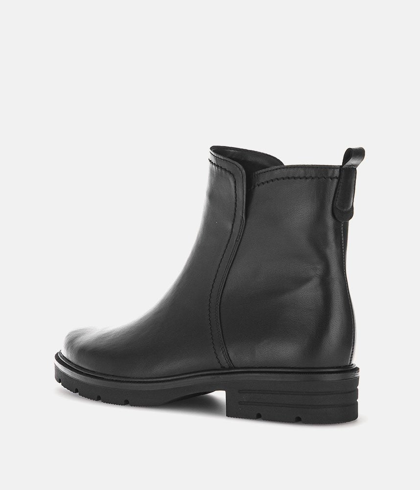 Gabor Versatile Black Leather Ankle Boots