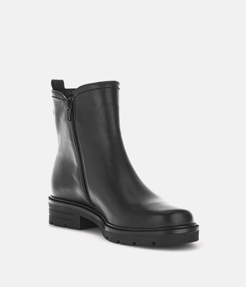 Gabor Versatile Black Leather Ankle Boots