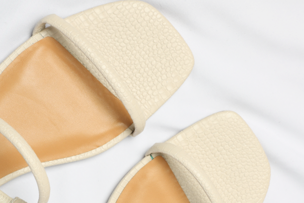 Ochi Sandal — Creme